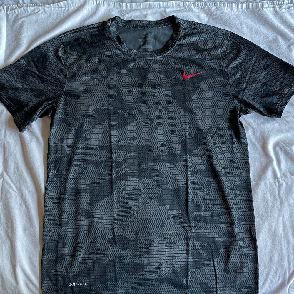 Nike Men's Short Sleeve Athletic Shirt
